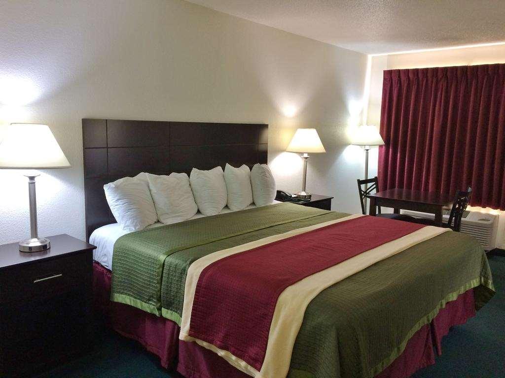 Travel Inn & Suites Atlanta Texas Стая снимка